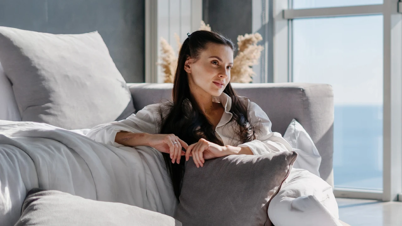 Fior 1 at Rashid Yachts & Marina by Emaar serene bedroom lounge area with natural light and sea view windows, Dubai - Presented by Tohid Fetrat