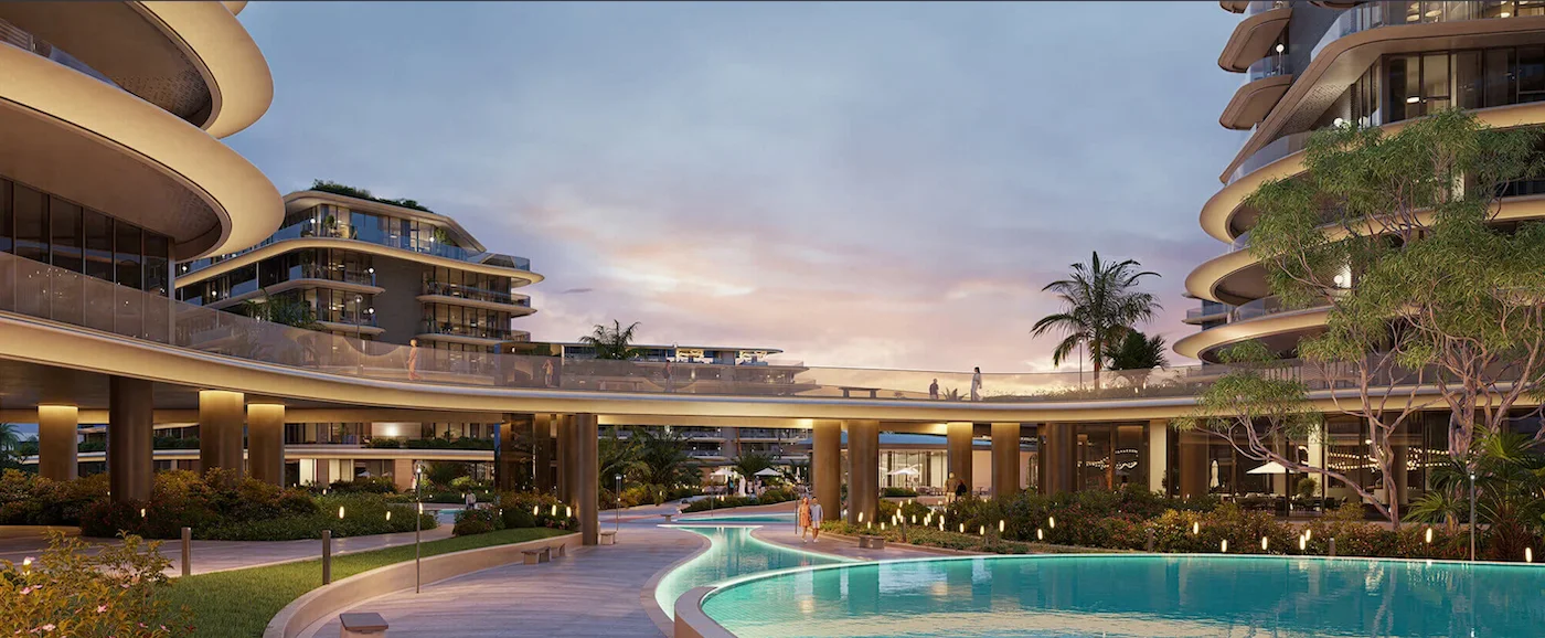 The Meriva Collection by Ellington projesinde aydınlatılmış yürüyüş yolları ve waterfront mimarisiyle akşam havuz promenadı Dubai Tohid Fetrat tarafından sunulmuştur